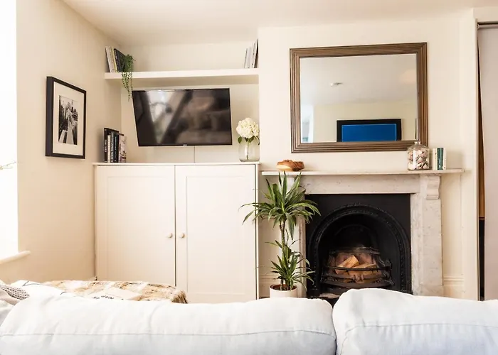 2-bed In Redland, - Work-ready Lejlighed Bristol