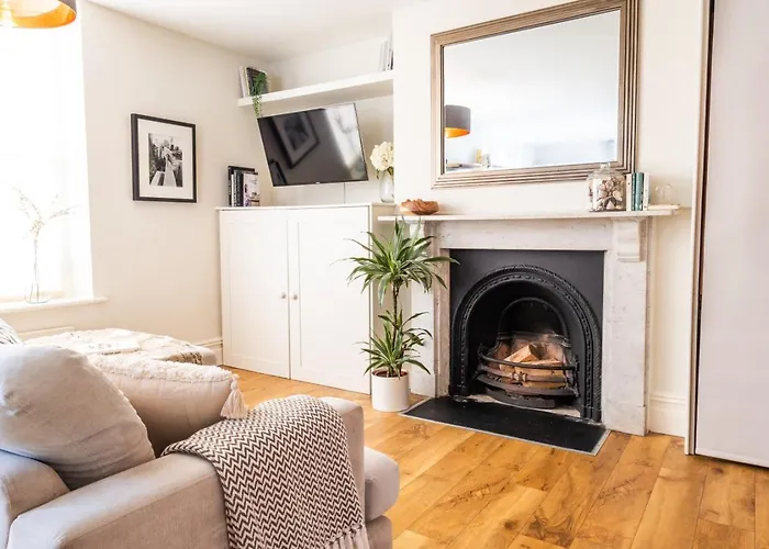 2-bed In Redland, - Work-ready Lejlighed *