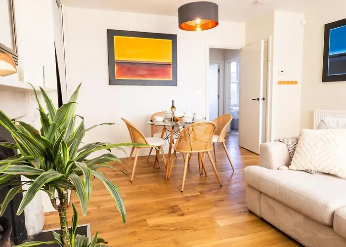 Lejlighed 2-bed In Redland, - Work-ready