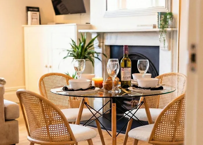 2-bed In Redland, - Work-ready Lejlighed Bristol