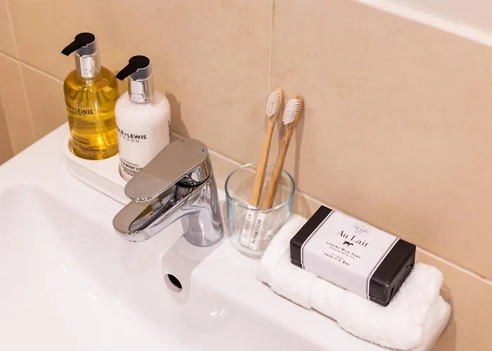 2-bed In Redland, - Work-ready Lejlighed Bristol