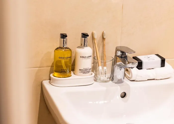 2-bed In Redland, - Work-ready Lejlighed *