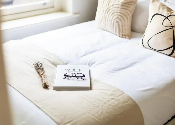 2-bed In Redland, - Work-ready Lejlighed *