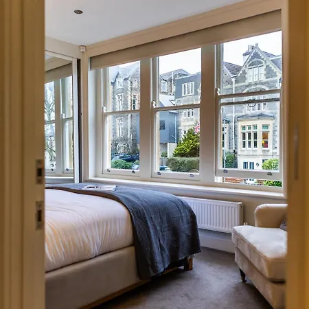 Modern 2-Bed Apt With Workspace, Redland, Bristol Bristol