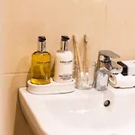 2-bed In Redland, - Work-ready アパート *